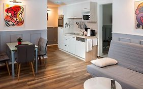 H&H Apartments im Herzen der Stadt geräumig ruhig zentral mit Küche und Esstisch